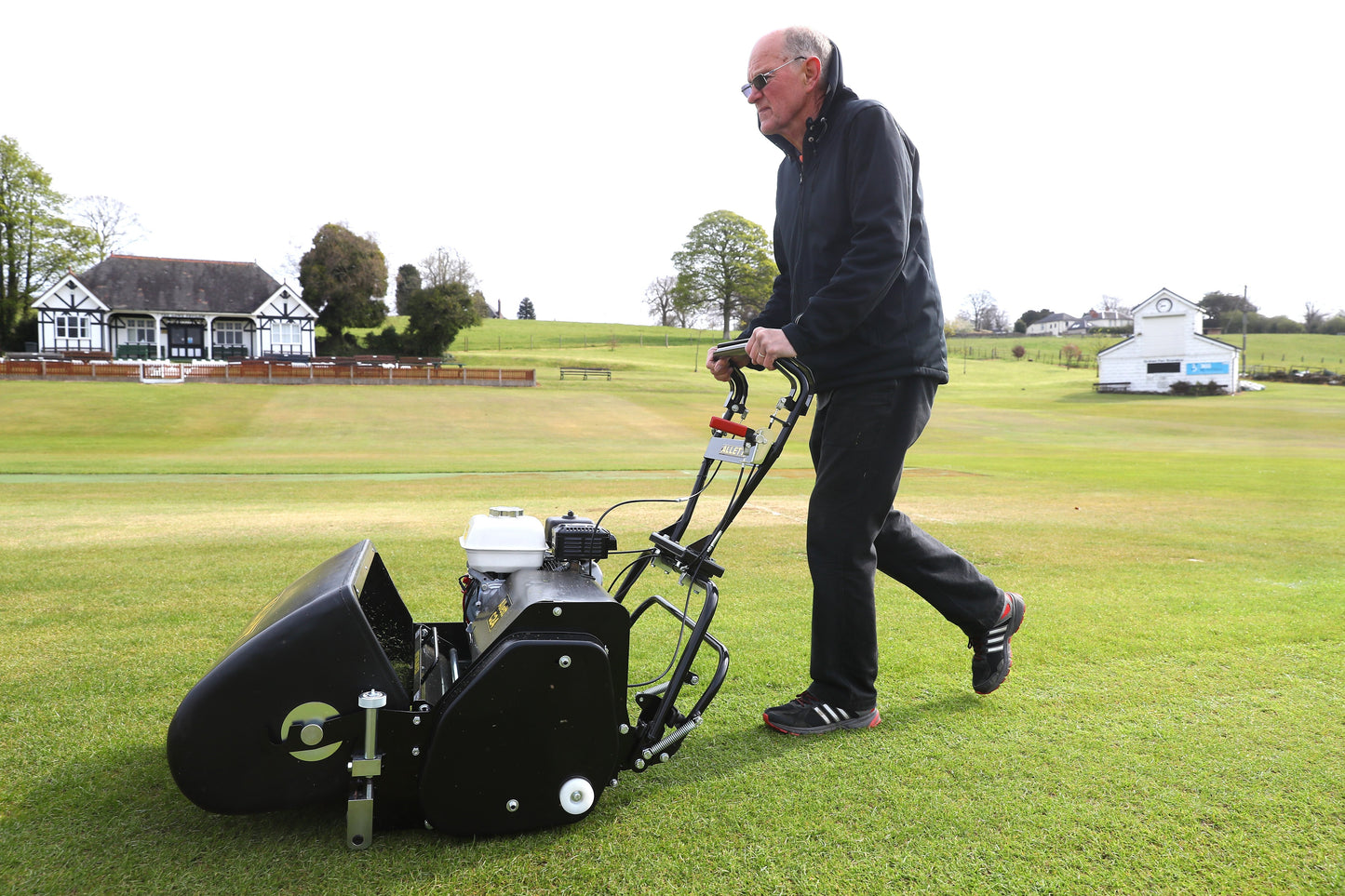 Allett C24 Spindelmäher (Basismaschine mit Grasfangkorb)